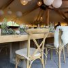 Chaise empilable Cross back bois naturel