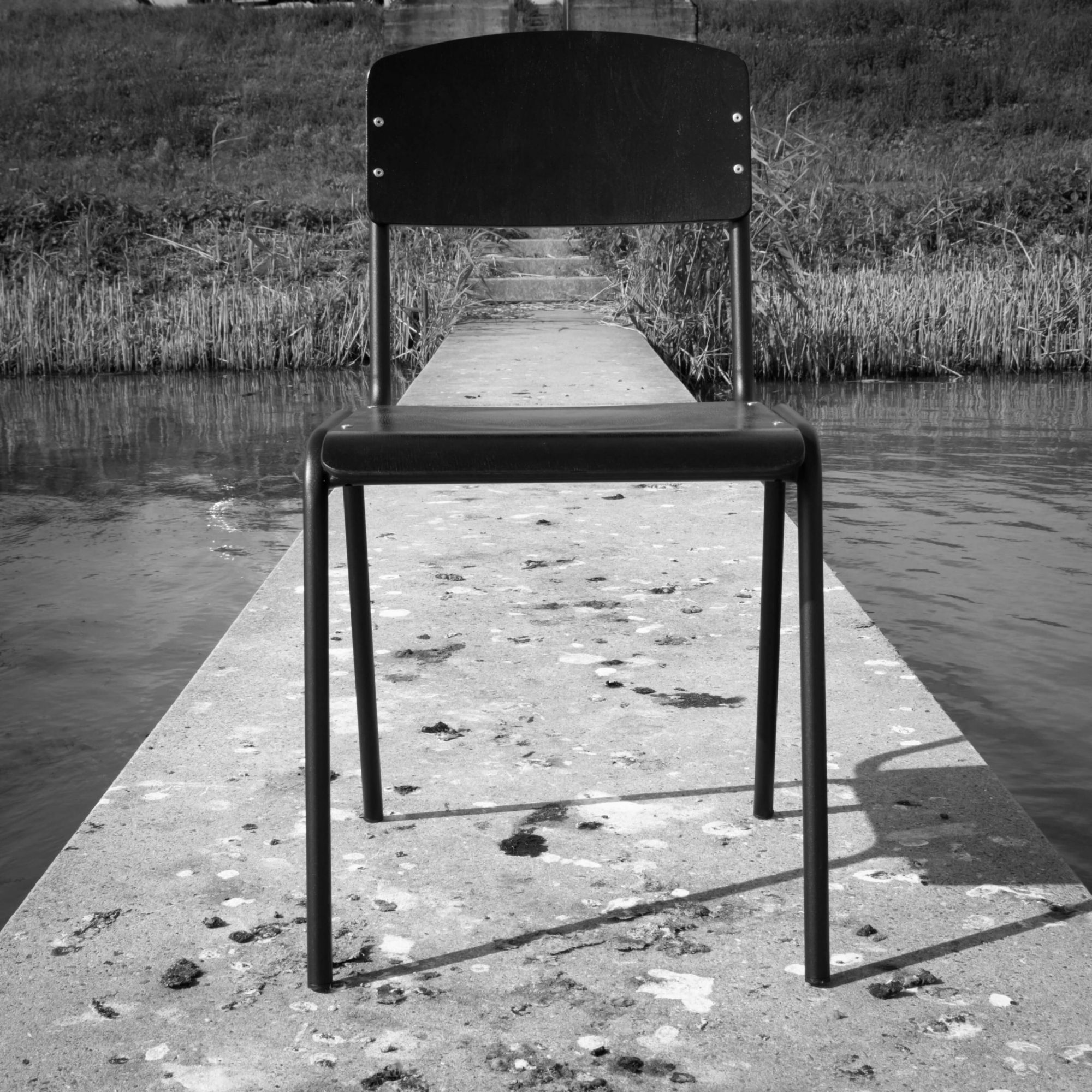 Chaise scolaire vintage Vanitas noire