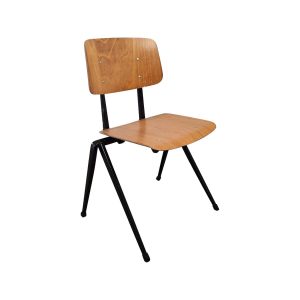 Super-Seat | Assise et dossier en bois vieux brun, pieds en métal noir, vis apparentes. | Mobilier de restauration