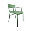 Super-Seat | Luxembourg Terrace Armchair | Chaise de terrasse en métal vert avec lattes, accoudoirs et dossier légèrement incurvé. Elégant et moderne. | Mobilier de restauration