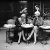 Chaise de bar pour terrasse en osier café de Paris rouge avec accoudoirs