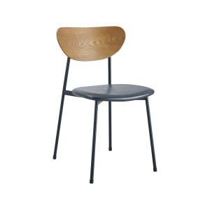 Super-Seat | Must Chaises design scandinaves | Chaise avec dossier en bois, assise tapissée foncée et pieds fins en métal noir. | Mobilier de restauration