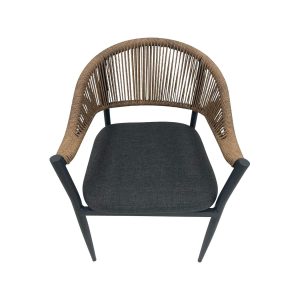 Super-Seat | The "Lion" Chair | Chaise en osier naturel, assise rembourrée foncée, pieds noirs ; design contemporain et élégant. | Mobilier de restauration