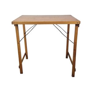 Super-Seat | Les Tables pliantes vintage industrielles 78x60cm | Rechthoekige houten tafel, couleur naturelle, zwarte metalen steunstrepen, witte achtergrond. | Horecameubilair