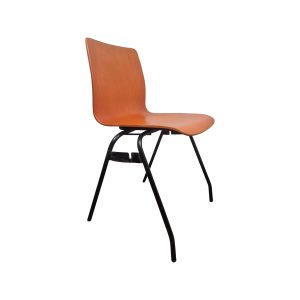 Super-Seat | Les Chaises empilables design néerlandais Car Katwijk | Bruine houten zitting/achterkant, zwarte metalen poten, stapelbaar. | Horecameubilair