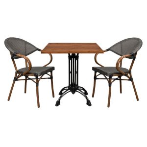 Super-Seat | L'ensemble terrasse Horeca | Grijze textileen stoelen with houten armleuningen, Werzalit teck tafelblad op zwart metalen onderstel. | Horecameubilair