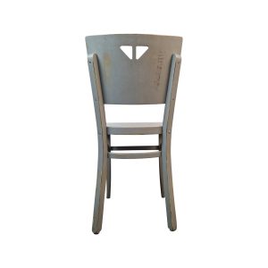 Super-Seat | Chaise de bistrot en bois vintage gris ; vis visibles, légère usure et découpe triangulaire du dossier. | Mobilier de restauration