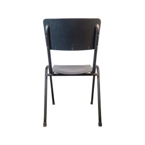 Super-Seat | Une chaise en métal noir et en plastique est présentée de dos sur un fond blanc | Zwarte metalen stoel met kunststof zitting en rugleuning, eenvoudig ontwerp met vier poten. | Horecameubilair