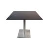 Super-Seat | The Forge tables de terrasse bistro HPL noir 80x80 avec piètement inclus | Zwarte HPL tafel, vierkant blad, metalen middenpoot en voet, modern en stevig. | Horecameubilair