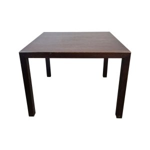 Super-Seat | Table de brasserie vintage en bois Nordby 100x100cm, carrée, marron foncé, avec quatre pieds droits | Donkerbruin houten vierkante brasserie tafel met strakke poten, gemaakt van massief hout | Donkerbruin houten vierkante brasserie tafel met strakke poten, gemaakt van massief hout. | Horecameubilair