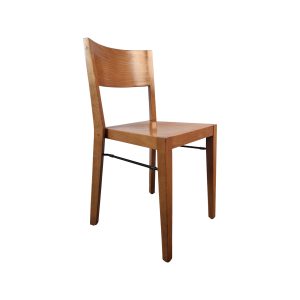 Super-Seat | The Arden chaises design en bois Hutten | Stoelen van warm getint hout, zwarte metalen steunen, gebogen rugleuning, vier rechte poten. | Horecameubilair