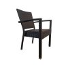 Super-Seat | The Chaises de terrasse Metro pour la restauration noir avec accoudoirs | Zwarte stoel met armleuningen, geweven rattan-look, metalen frame, rechte rug. | Horecameubilair