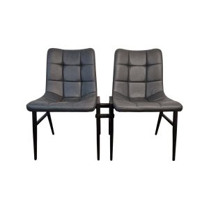Super-Seat | Raccord de chaise Chairlink Stack 25 | Grijze stoffen stoelen met zwarte poten verbonden door zwart metalen koppeling, witte achtergrond. | Horecameubilair