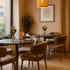 Super-Seat | Restaurant Interieur | Velours moka stoelen met gouden poten, ronde tafels met glaswerk en vazen, grote ramen, kunst aan muur. | Horecameubilair