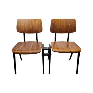 Super-Seat | Deux chaises marron/noir avec des pieds en métal noir, connectées, sur fond blanc. | Mobilier de restauration