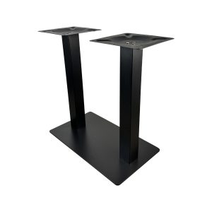 Super-Seat | Zwart gietijzer, dubbel onderstel met rechthoekige bodemplaat, op witte achtergrond. | Horecameubilair