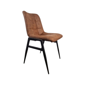 Super-Seat | The Super Seat | Bruine stoffen stoel met gevoerde, gecapitonneerde deken en zitting, zwarte metalen poten, witte achtergrond. | Horecameubilair