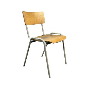 Super-Seat |Ce que vous allez voir|Chaise avec assise et dossier en bois, structure métallique et quatre pieds angulaires sur fond blanc. | Mobilier de restauration